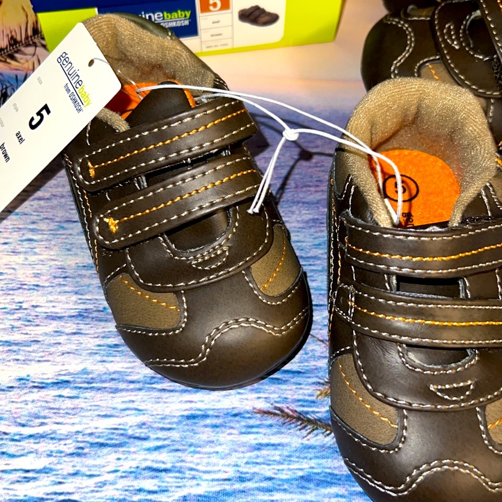 $8 sale for OshKosh Axel Sneaker size 5